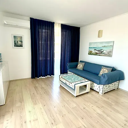 Spacious Crystal Apartman *