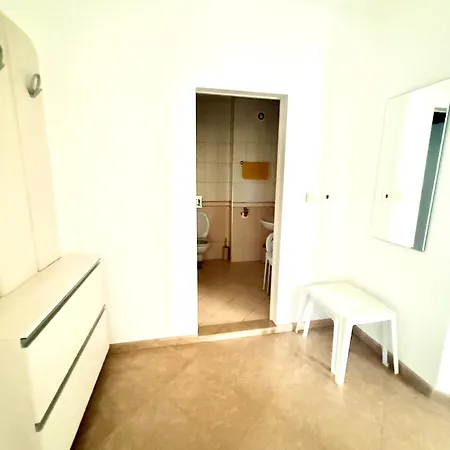 Spacious Crystal Apartman